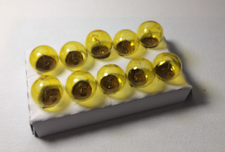 Ampoule E10 15X27 12V 7.5W JAUNE 511243