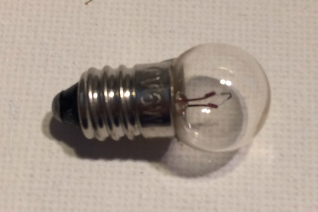 Ampoule E10 6V 6W JAUNE