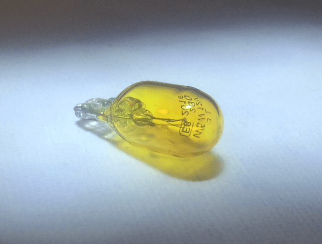 Ampoule T10 5W W2.1x9.5d 12V JAUNE W5W