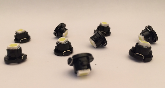 T4.7 LED WHITE 12V BLACK base INDICATOR